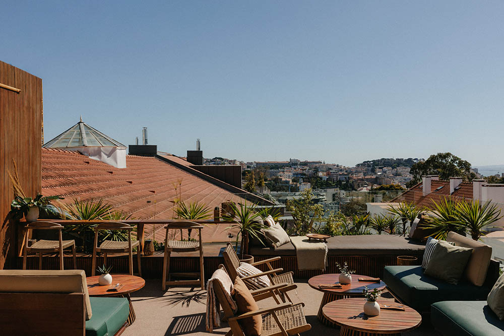 V Rooftop Bar