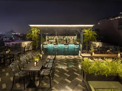 Botan Bar & Dine