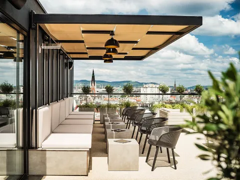 MOOONS Rooftop Bar