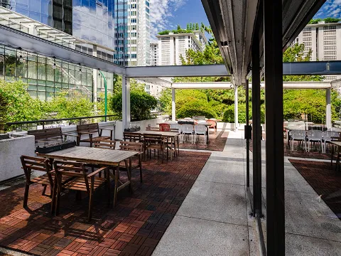 Eat Bar & Patio Haraheri