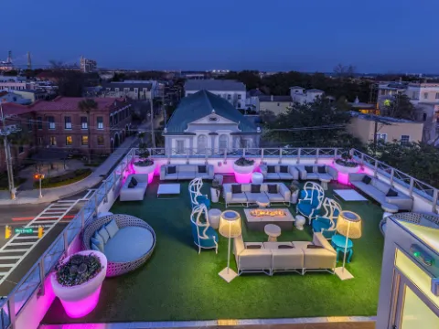 Élevé Restaurant & Rooftop