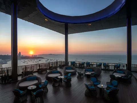 Horizon Rooftop Restaurant & Bar