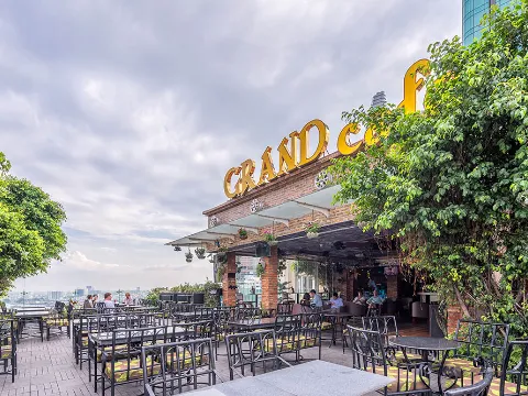 Rooftop Grand Lounge