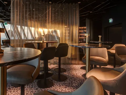 QOMO Restaurant & Bar