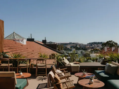 V Rooftop Bar