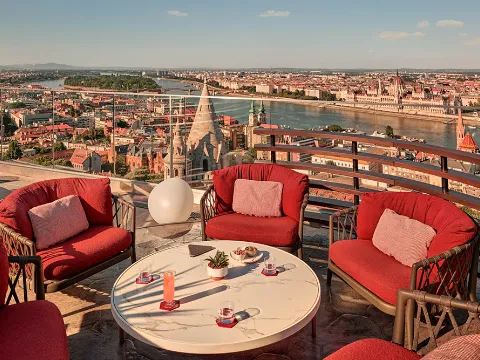 White Raven Skybar & Lounge
